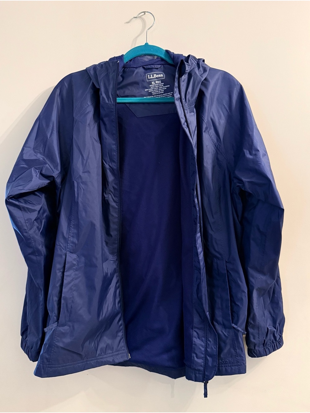 L.L.Bean Women's Trail Model Rain Jacket in a Misses Regular fit